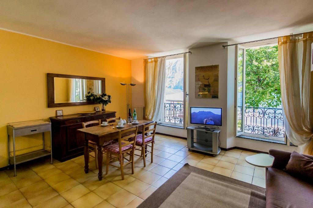 Le Residenze Del Conte Agudio Apartment Малграте Стая снимка