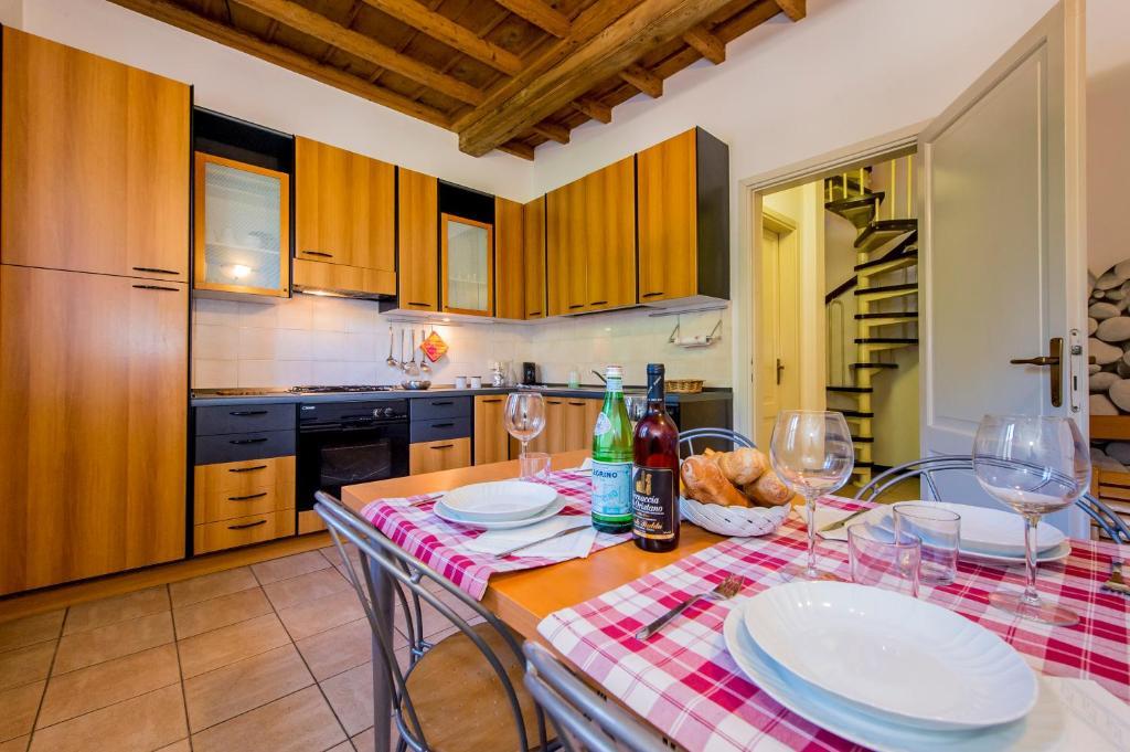 Le Residenze Del Conte Agudio Apartment Малграте Стая снимка